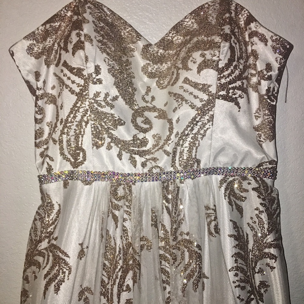 🌸HP🌸 Gold/white spaghetti strap/strapless dress - Picture 2 of 8